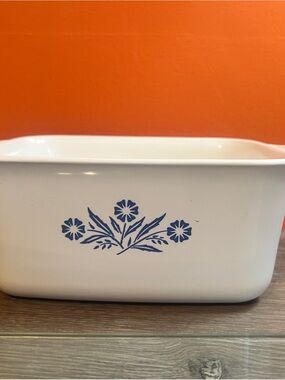 Corningware White 1.5 Quart Casserole with Blue Cornflower Design